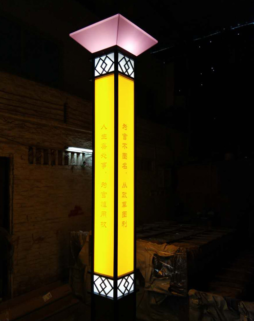 方柱內透光廣場景觀燈亮燈效果實拍照片