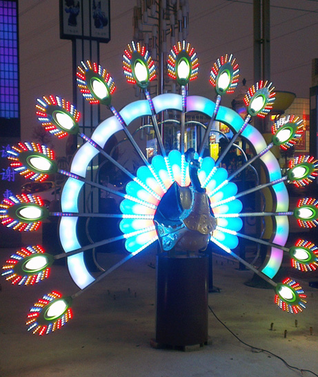 孔雀開屏景觀燈亮燈實(shí)景圖片