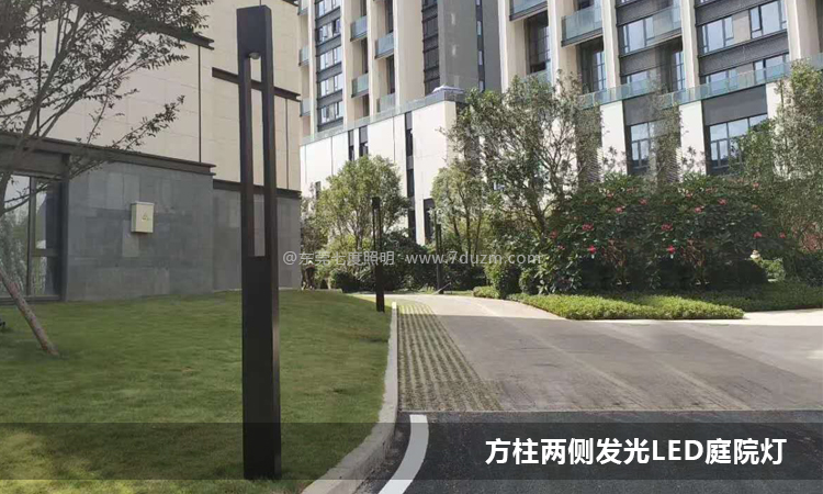 兩側(cè)照射光3米現(xiàn)代LED庭院燈小區(qū)安裝效果
