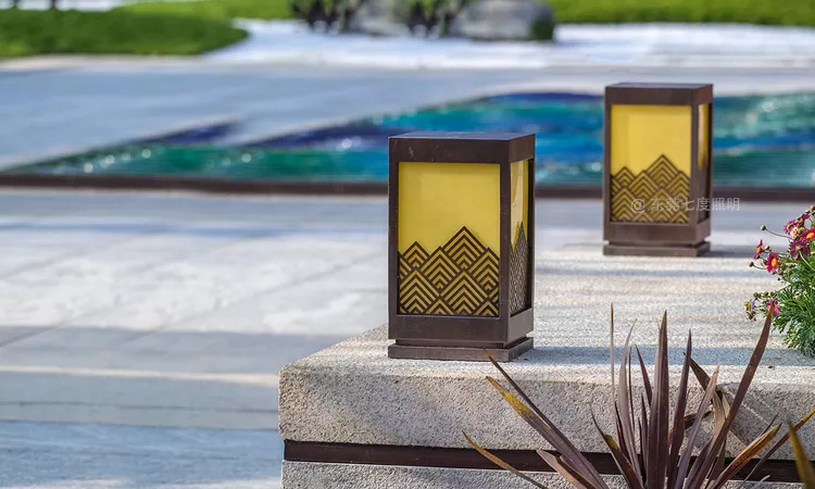 簡約中式咖啡金園林矮柱柱頭燈安裝實(shí)景