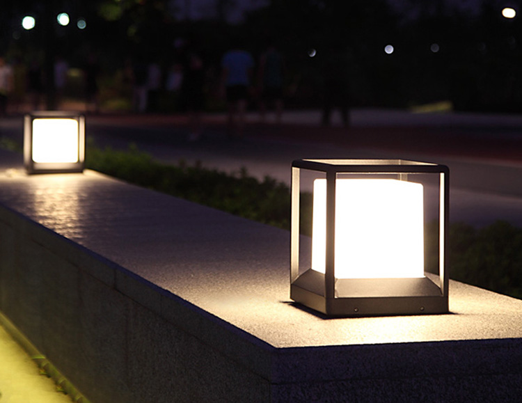 QDZTD-017現(xiàn)代簡約草地景觀矮柱燈夜間亮燈效果